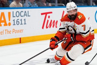 NHL | Cítím se hrozně, přiznal Gudas před návratem do sestavy. S hvězdou NHL měl těžký telefonát - Sport.cz